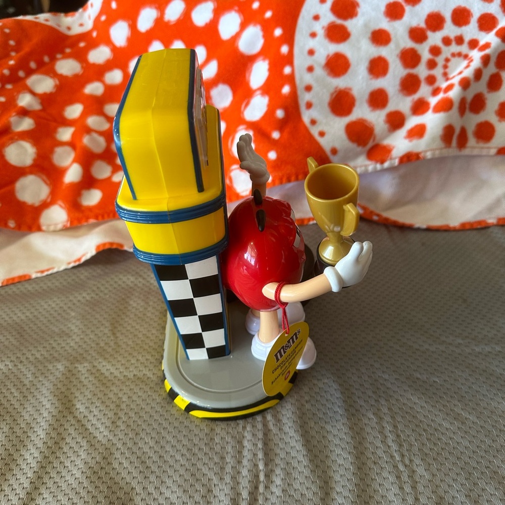M&Ms Racing candy dispenser - Picture 4 of 4